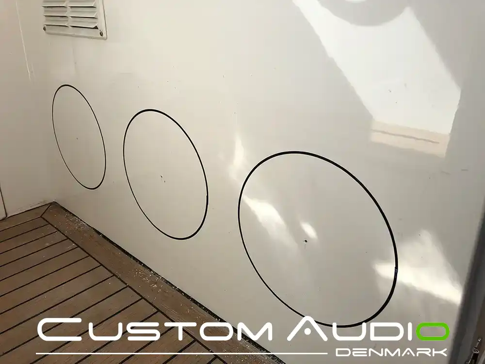 Custom Audio marine stereo monteringsbillede Sealine sc35